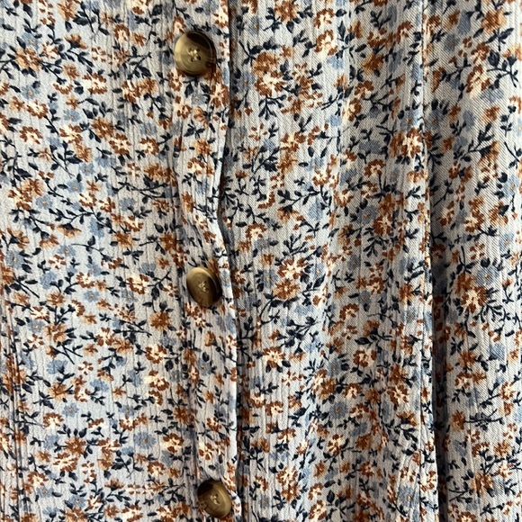 Women’s size small casual - Picture 2 of 9